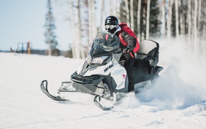 Canada Averages More than 70 Snowmobile Deaths Per Year – Here’s How to Stay Safe